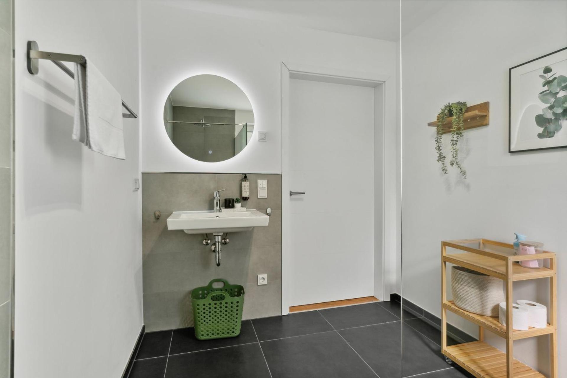 Apartment Deluxe In Mit Parkplatz Und Terrasse